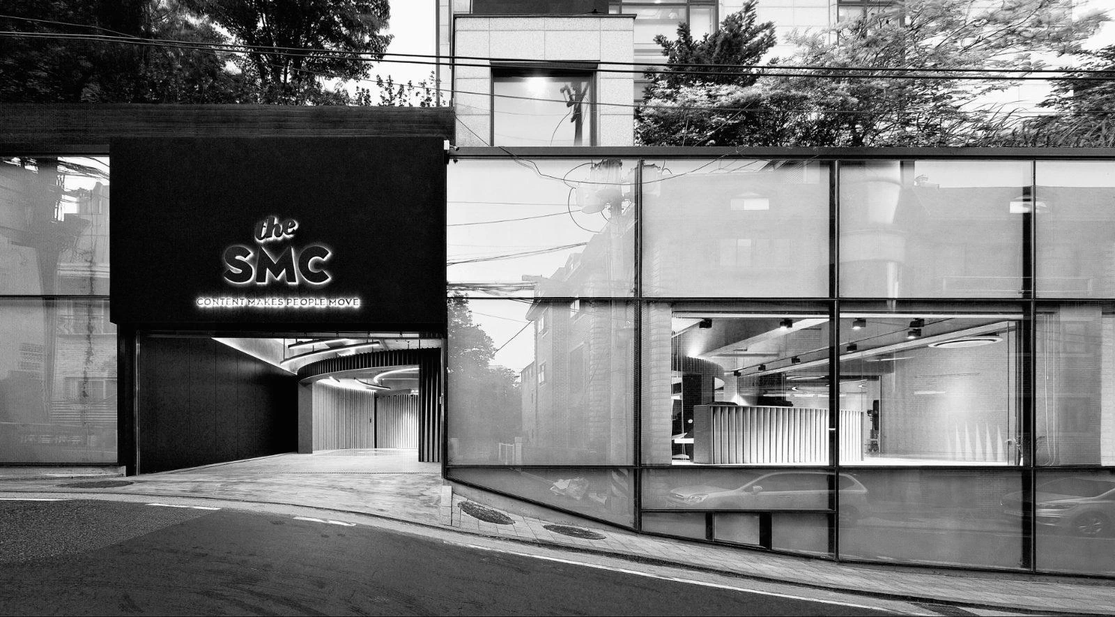 韓国本社 THE SMCの建築外観